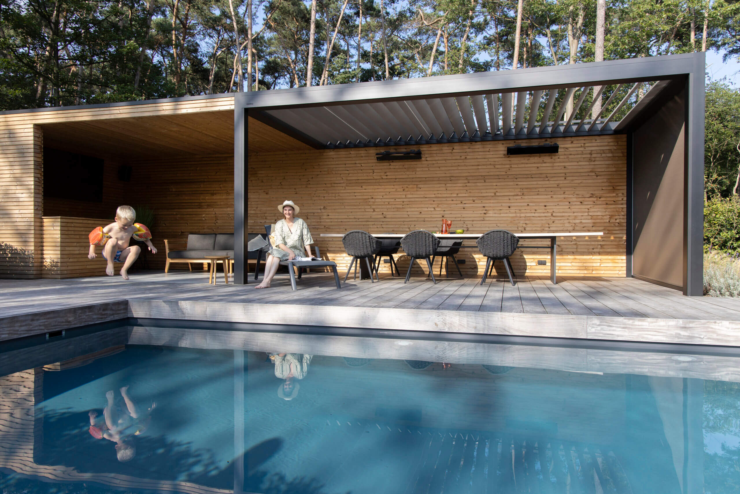 Pergola bioclimatique idéal pour sublimer vos espaces par la Menuiserie Foultot