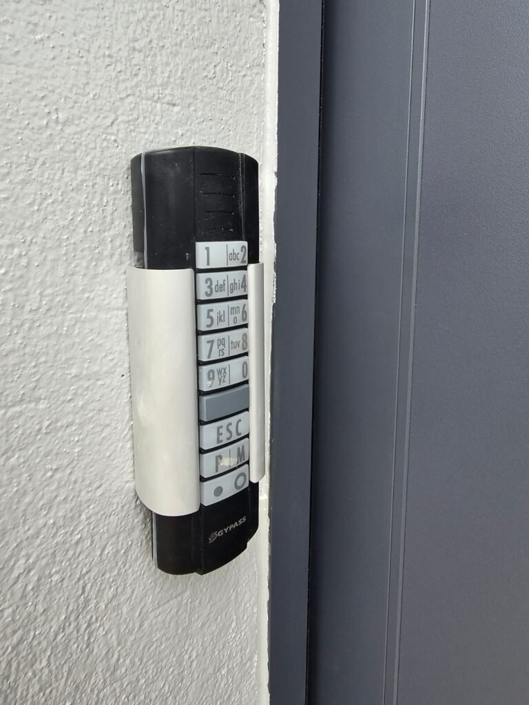 Digicode GYPASS pour ouverture d'une porte de garage sans télécommande