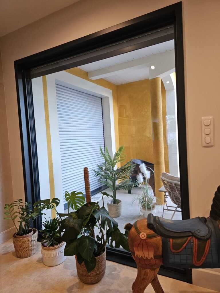 Fenêtre fixe aluminium Finstral, vue intérieure, Rouvres-en-Pla