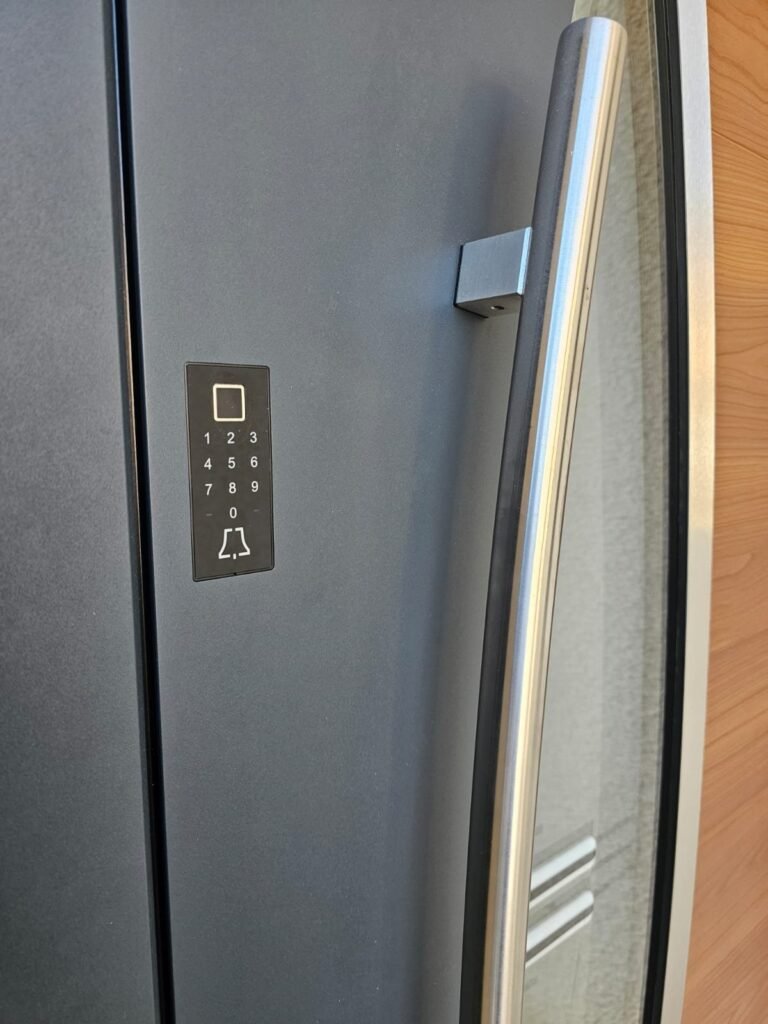 Lecteur d'empreinte digitale et digicode de la porte d'entrée Inotherm, avec sonnette intégrée, Quetigny