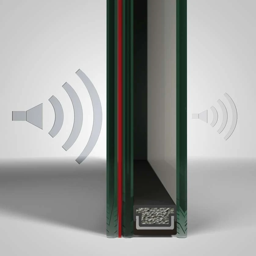 Coupe d'un vitrage acoustique feuilleté, film intercalaire rouge visible, et ondes sonores nettement affaiblies après la traversée du verre (schéma Finstral)